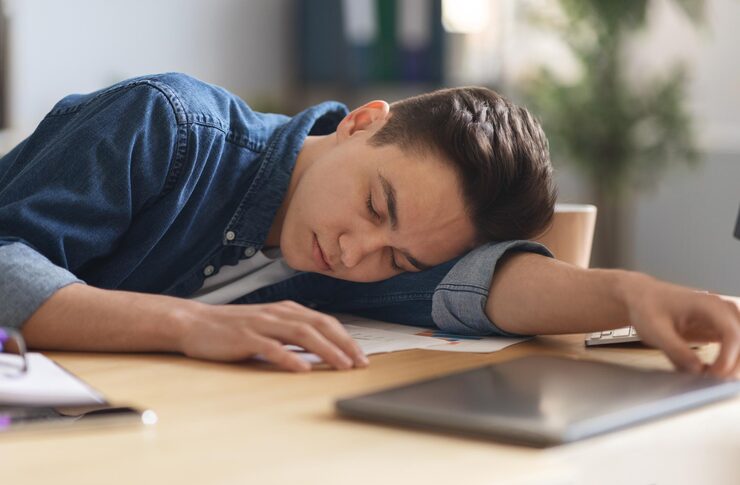 Gen Z đánh đổi sức khỏe để thành công